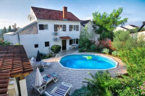 Family friendly apartments with a swimming pool Milna, Brac - 18051